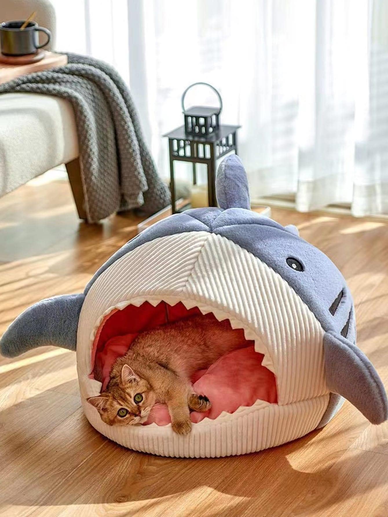 Pet Shark-Shaped Semi-Closed Cave Bed